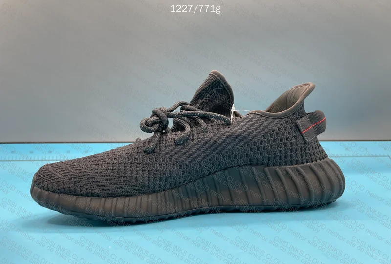 Blind Box Yeezy 350 - Unknown Colorway - 45br 8