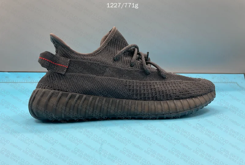 Blind Box Yeezy 350 - Unknown Colorway - 45br 9