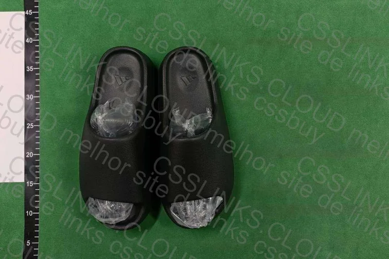 Blind Box Yeezy Slide (LW) 22,99¥ 3