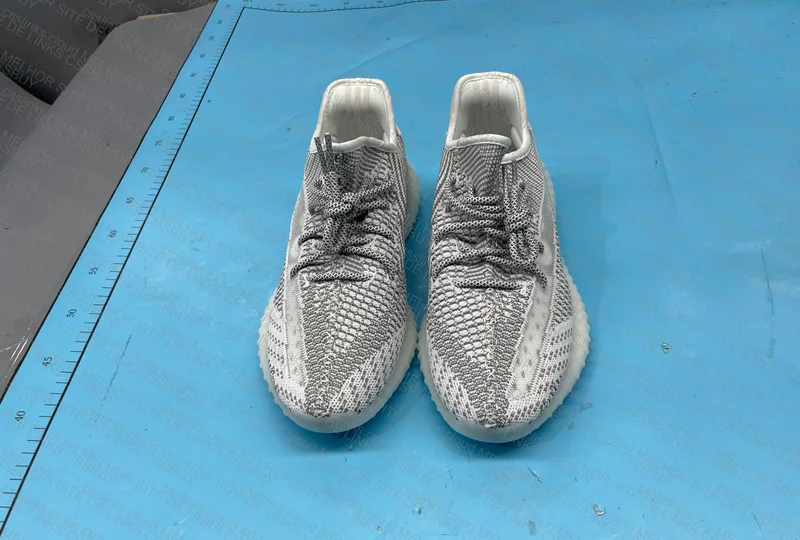 Blindbox yezzy 350 2
