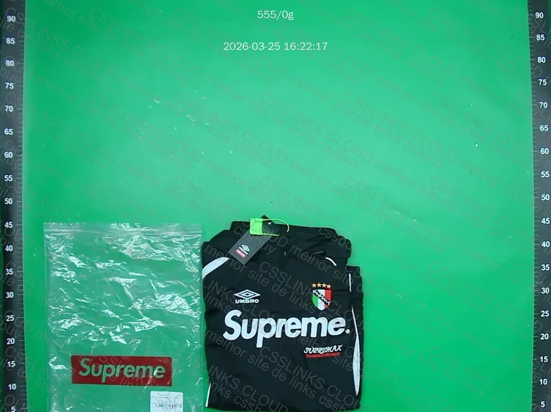 Blusa Supreme x Umbro