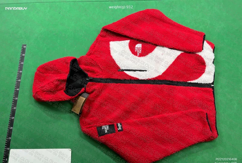 The North Face x Supreme Sweatshirt 2