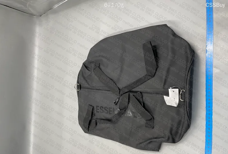 ESSENTIALS Bag 4