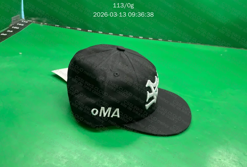Boné oMA Studios