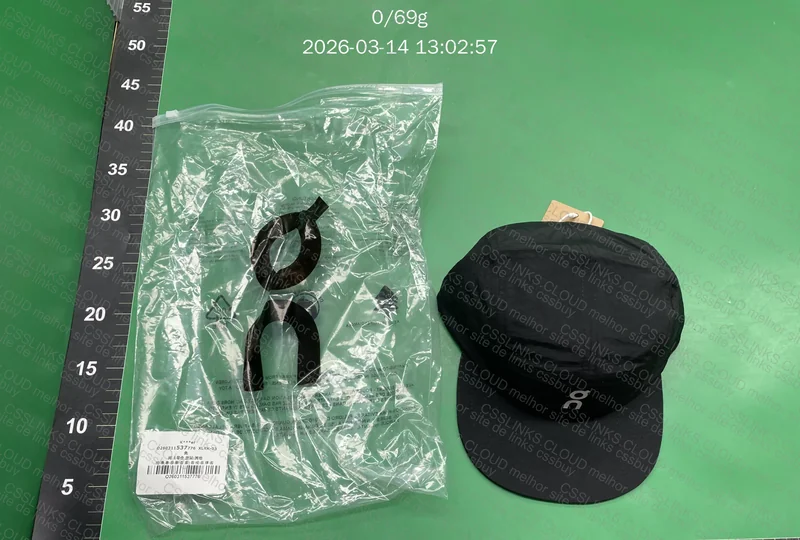 Boné On (Preto e Bege)
