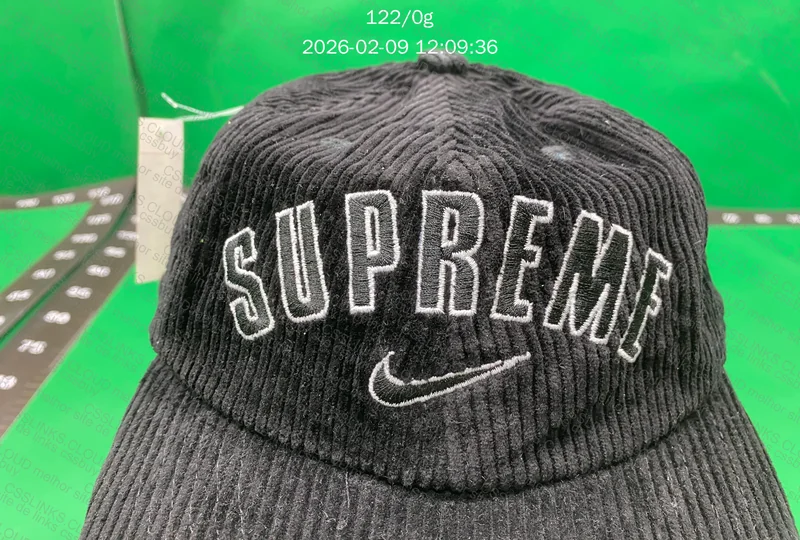 BONÉ SUP X NIKE 6