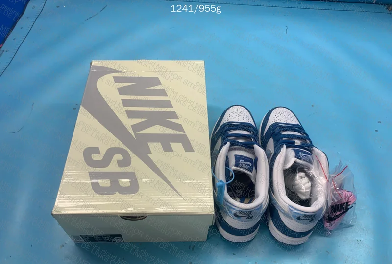 Born x Raised x Nike SB Dunk Low One Block At A Time
