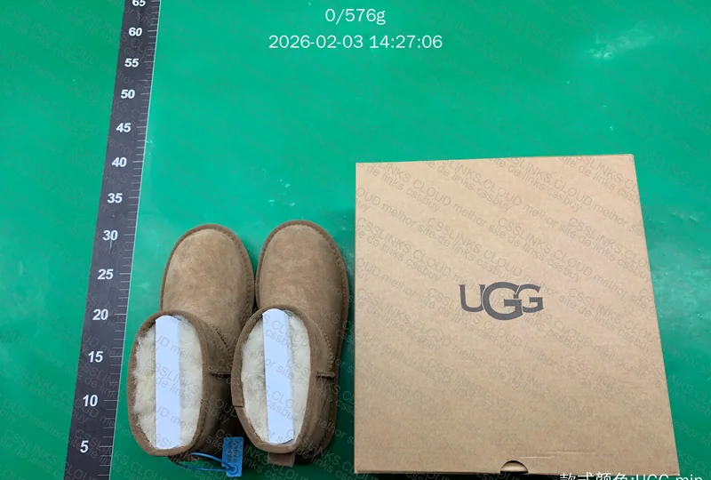 Botinha UGG feminina
