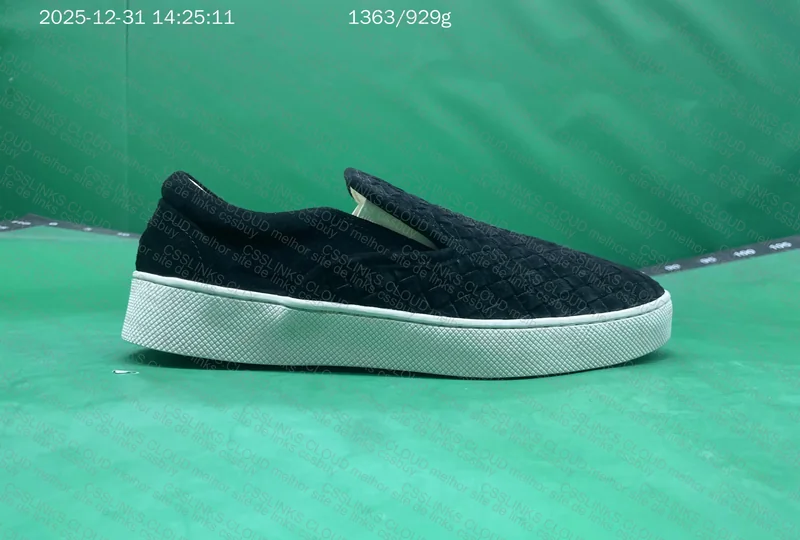 Bottega veneta slip on 5