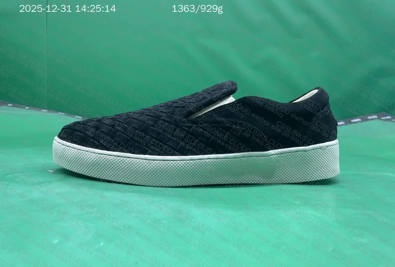 Bottega veneta slip on 8