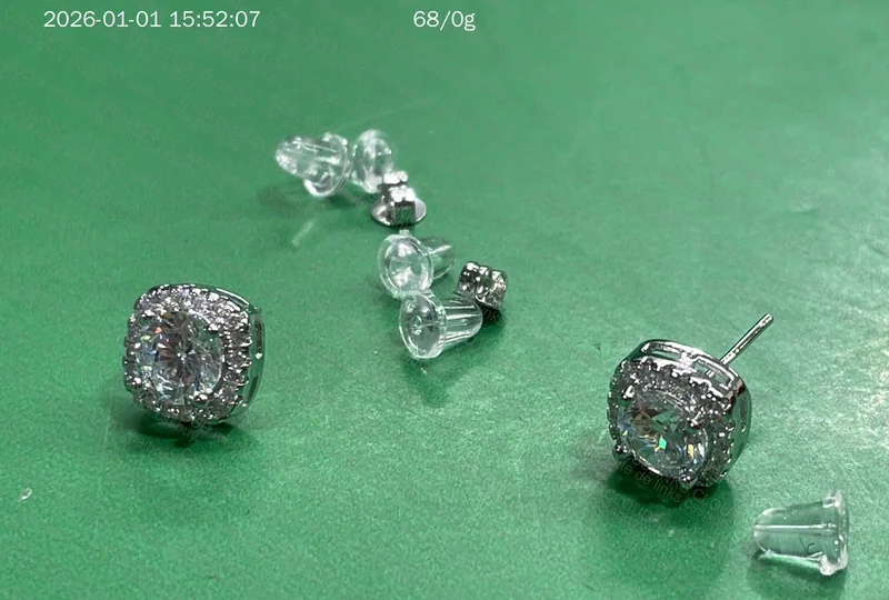 1 Carat Moissanite Earring 2