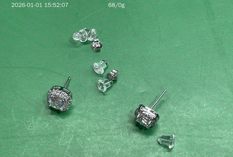 1 Carat Moissanite Earring 3