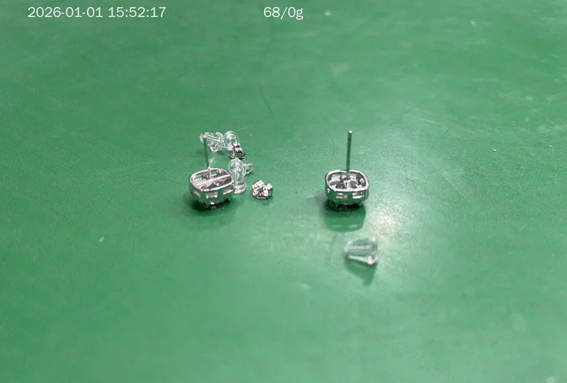 1 Carat Moissanite Earring 4
