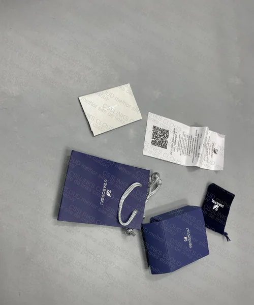 Earring to Make Girl's Ears Fall