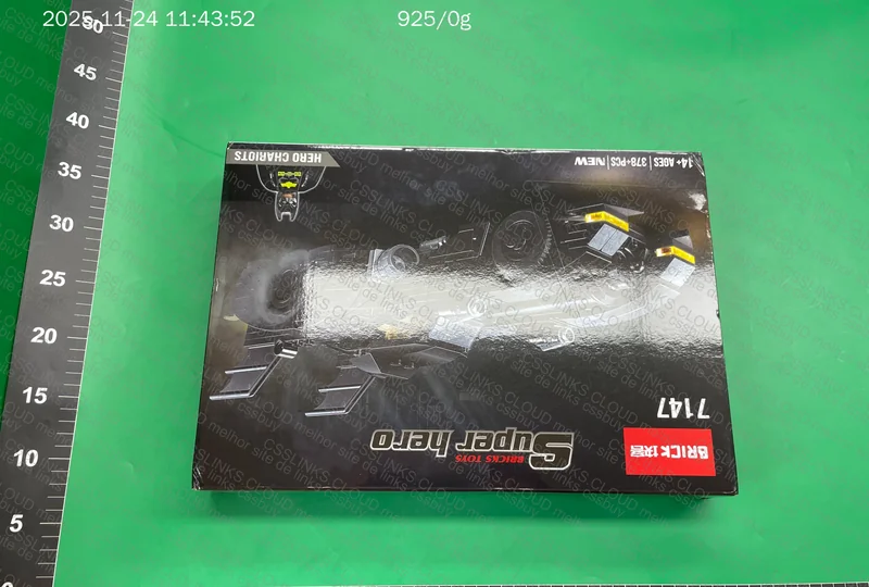 Lego-style Batman/Batmobile Toy 3