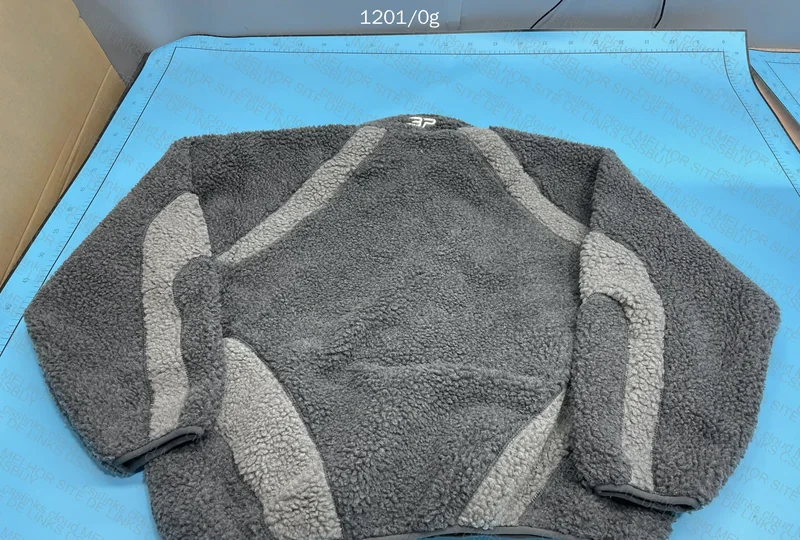 Broken planet fleece 5