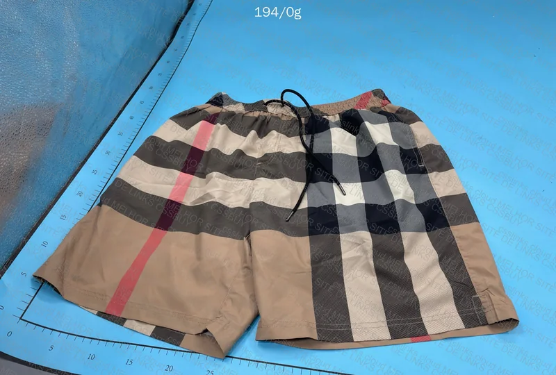 Burberry Shorts - AndyMade (AJUDA!)