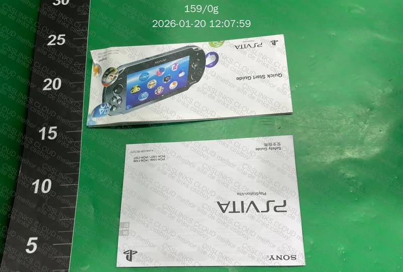 Caixa e manuais do PS vita kkkk 3