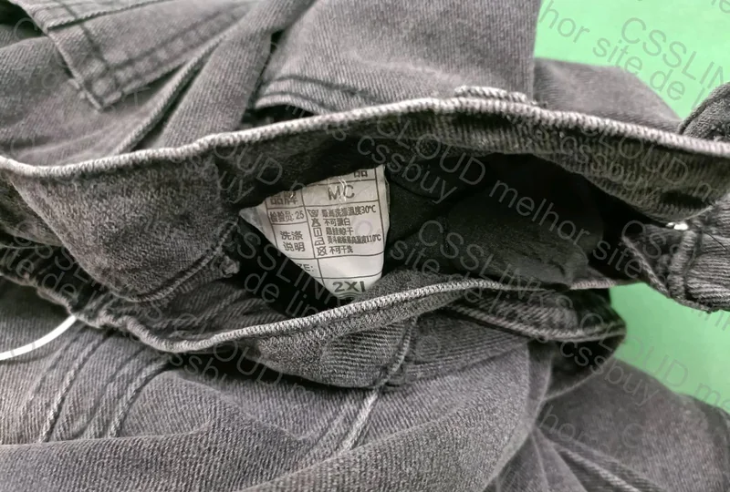 Baggy or Straight Jeans