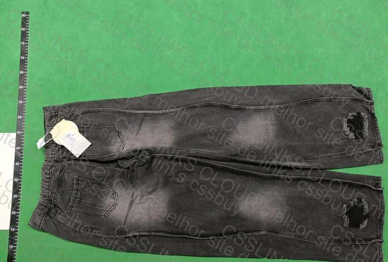 Baggy or Straight Jeans 3