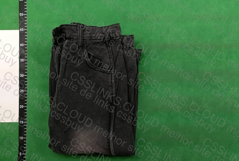 Baggy or Straight Jeans 4