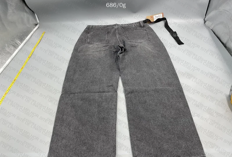 Baggy or Straight Jeans IDK 3
