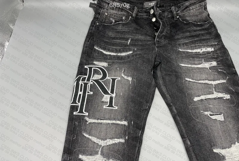 Amiri Jeans 3