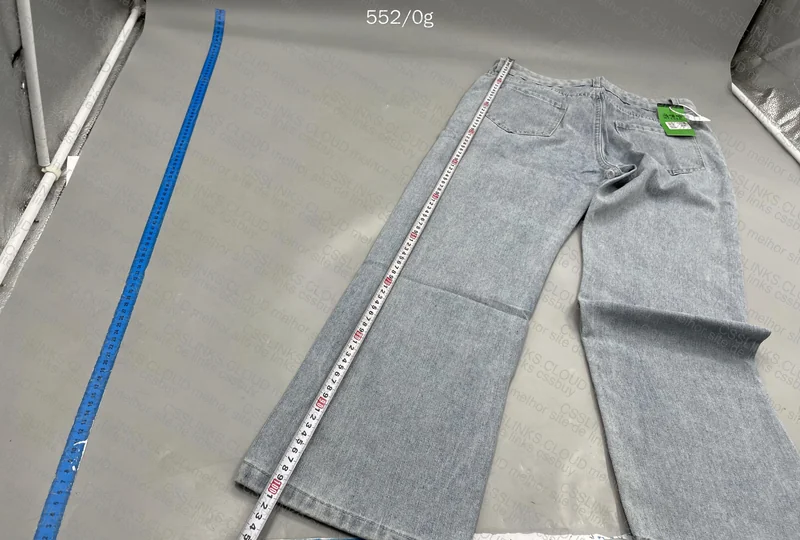 Light Wash Jeans 5