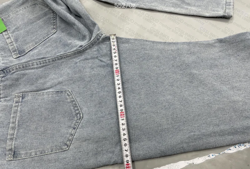 Light Wash Jeans 7