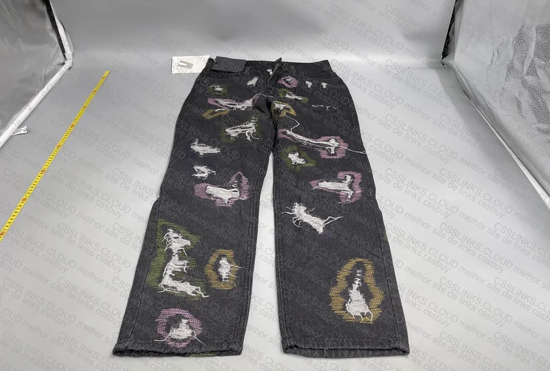 Ripped Jeans without Brand