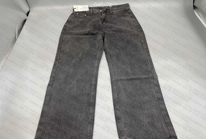 Straight Leg Jeans 3