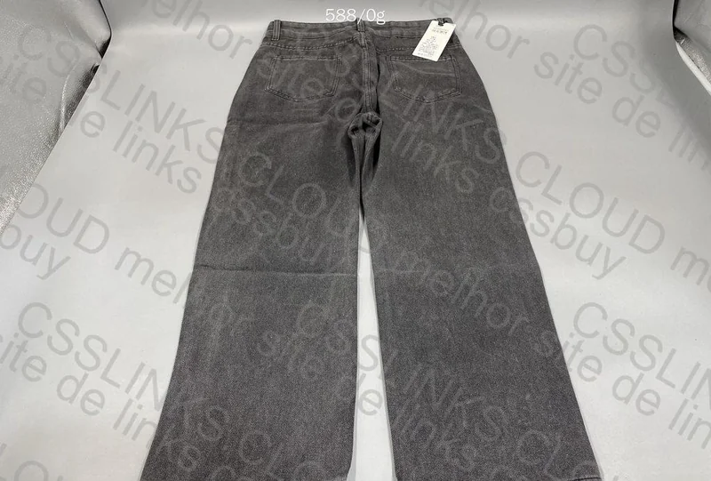 Straight Leg Jeans 4