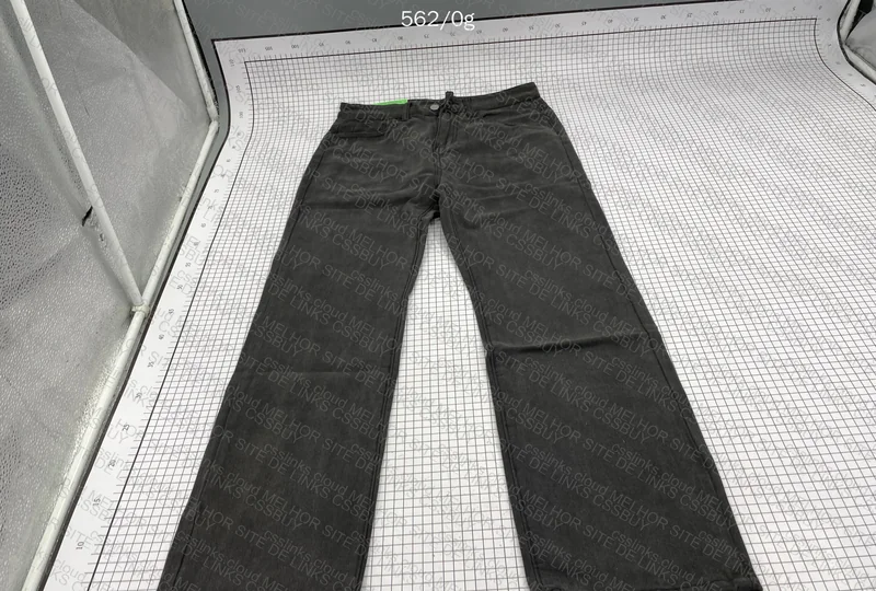Jeans (Straight or Baggy?)