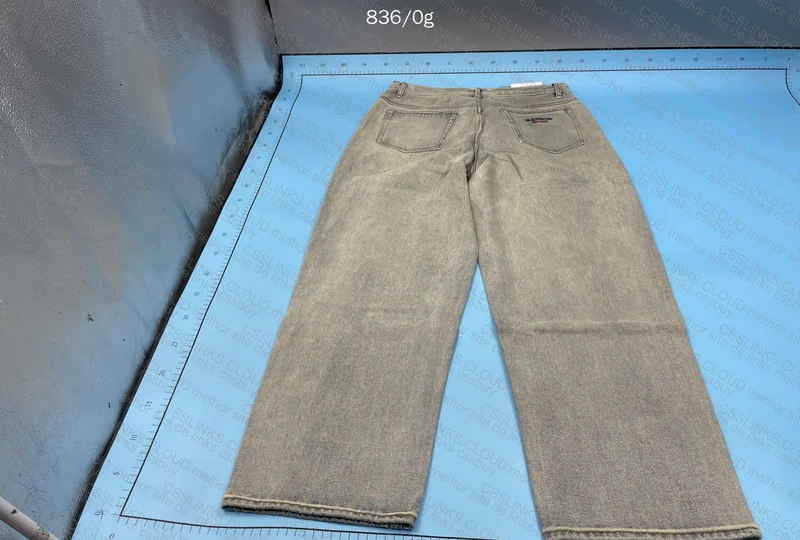 Supreme Baggy Pants 4