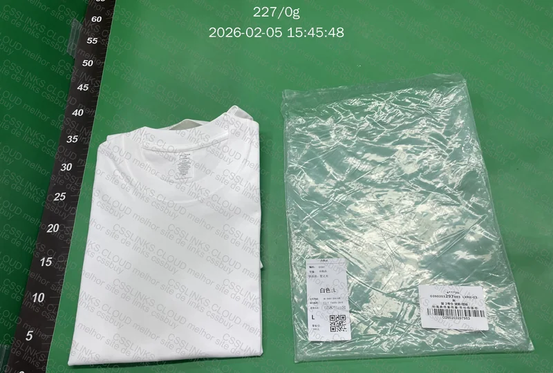 Camisa básica preta e branca GL ou RL 4