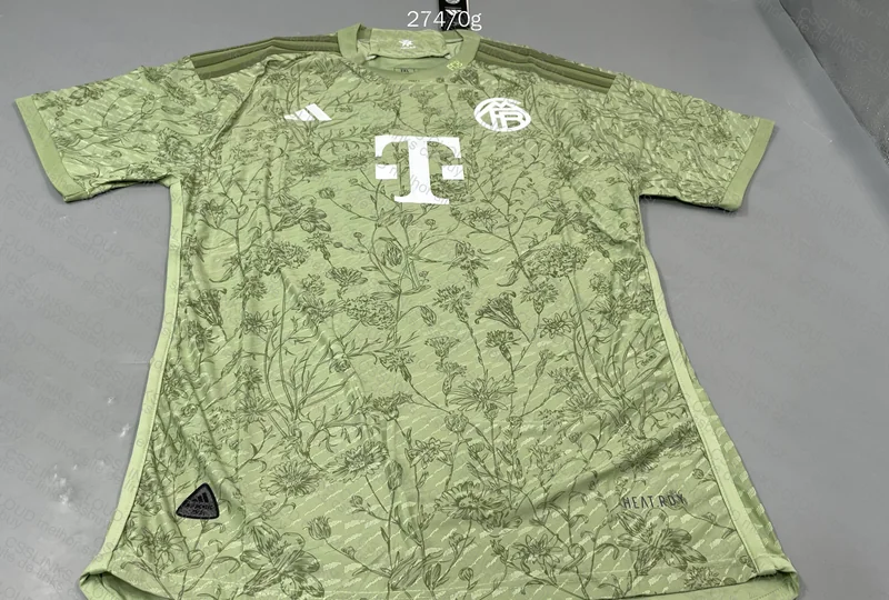 Bayern Oktoberfest 23/24 Shirt 3