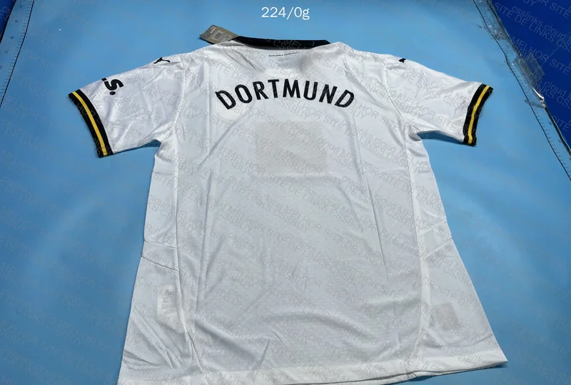 Random Team Jersey Player - Borussia Dortmund 3