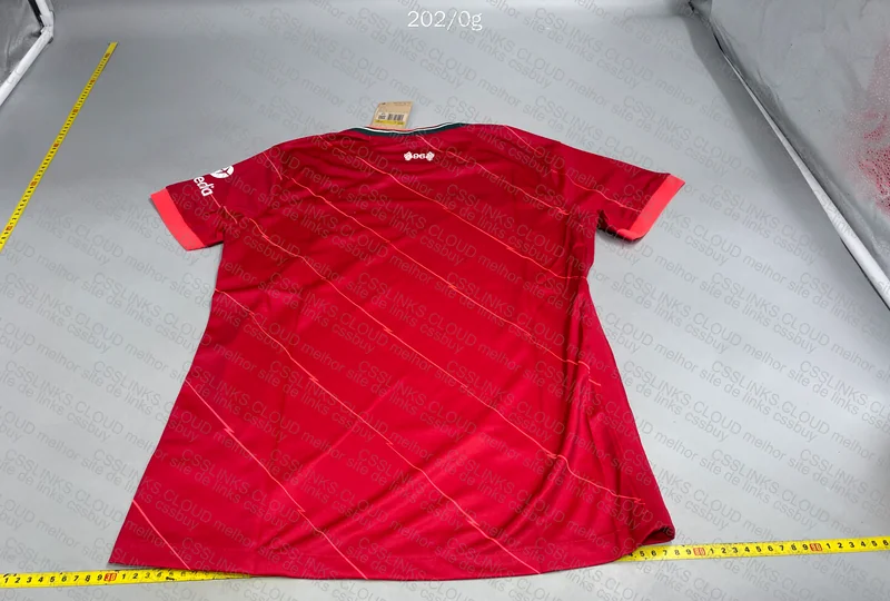 Random Team Jersey - Liverpool 2