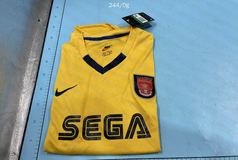 Arsenal Shirt 1999/2000 2