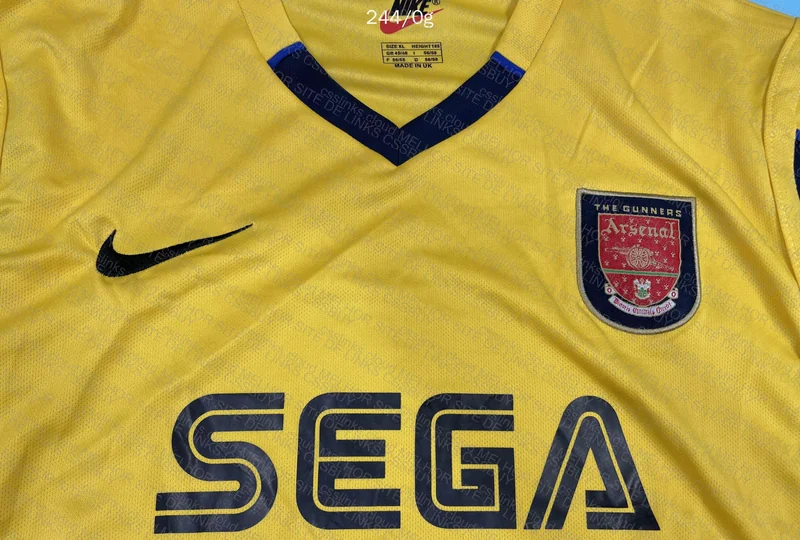 Arsenal Shirt 1999/2000 4