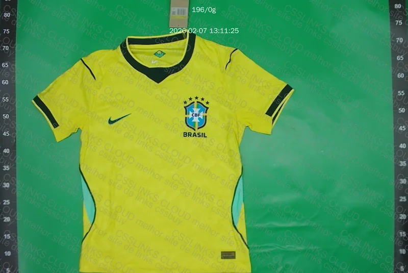 Camisa do Flamengo e da seleção brasileira