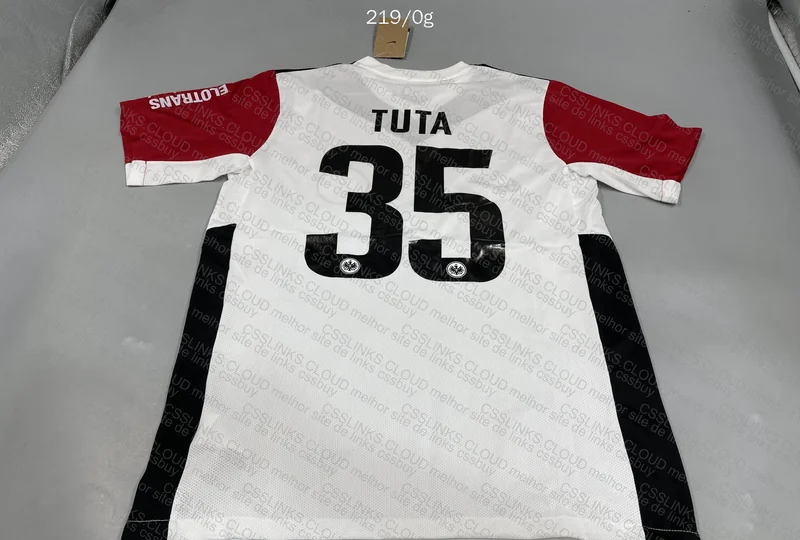 Eintracht Frankfurt Shirt