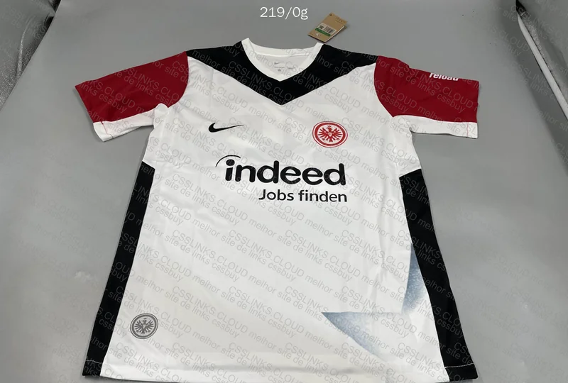 Eintracht Frankfurt Shirt 4