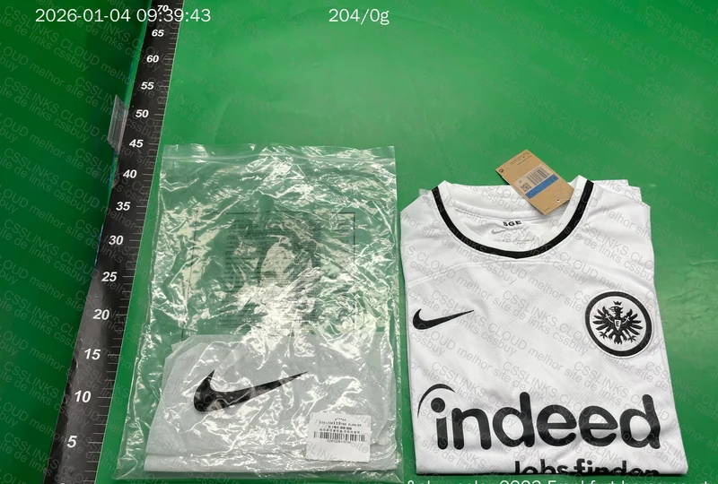 Eintracht Frankfurt 22/23 Shirt 4