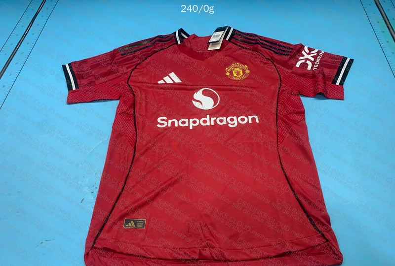 Manchester United Shirt 25/26 3
