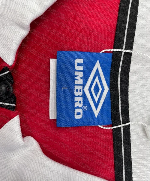 Manchester United Shirt 98/99 - No Number/Badges 2