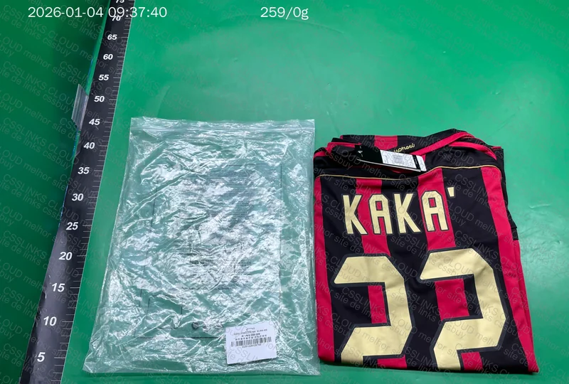 Milan Retro 06/07 Kaká Jersey 3