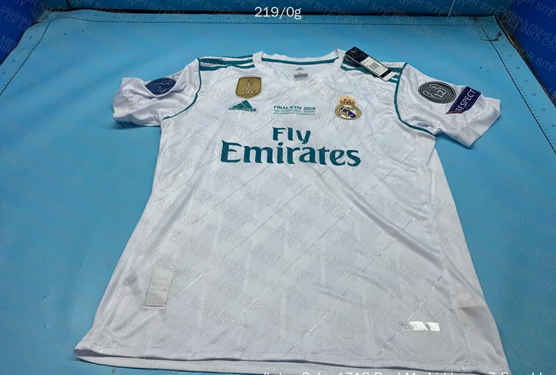 Real Madrid Jersey 17-18 4