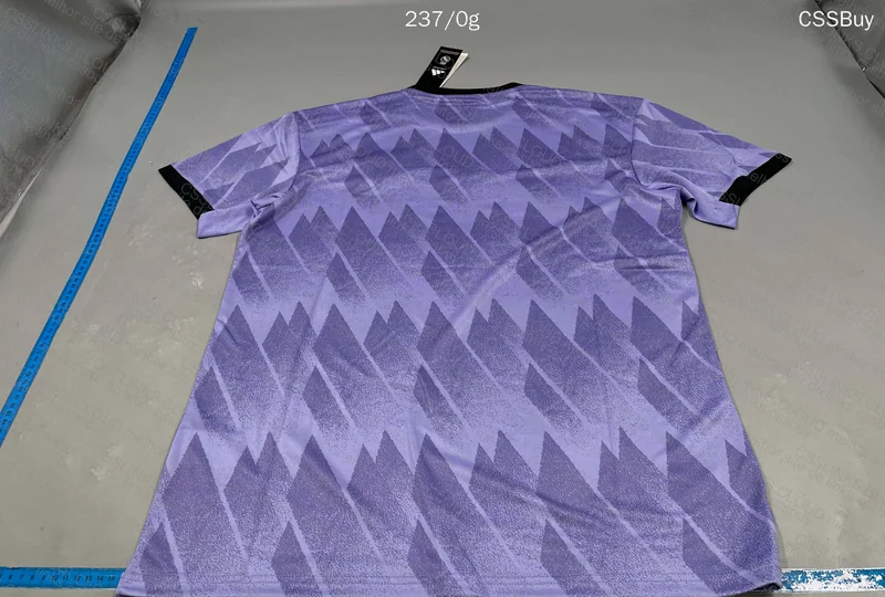 Real Madrid 2022/2023 Away Jersey 2
