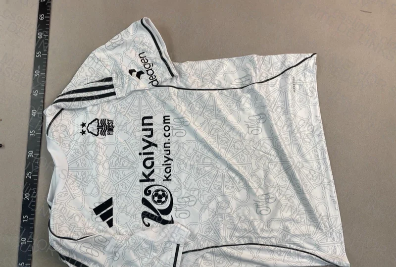 Nottingham Forest Away Shirt 3
